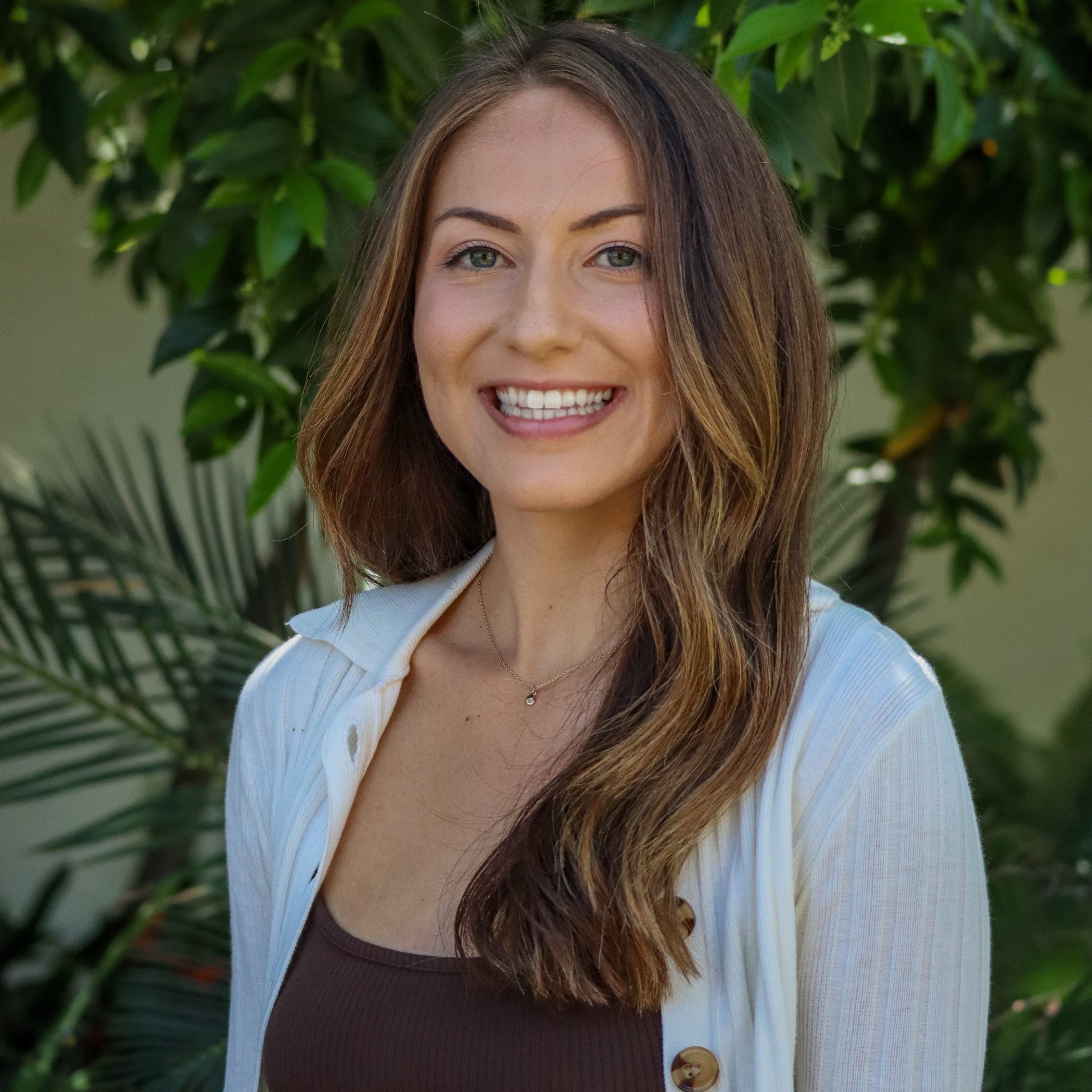 Headshot of lead clinical interviewer Lauren in a brown shirt with a white cardigan